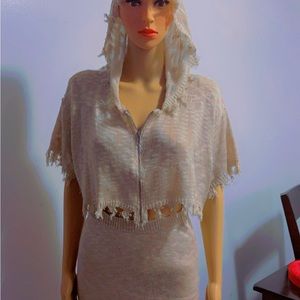 It s a beautiful 2 pieces set , cute for every occasion